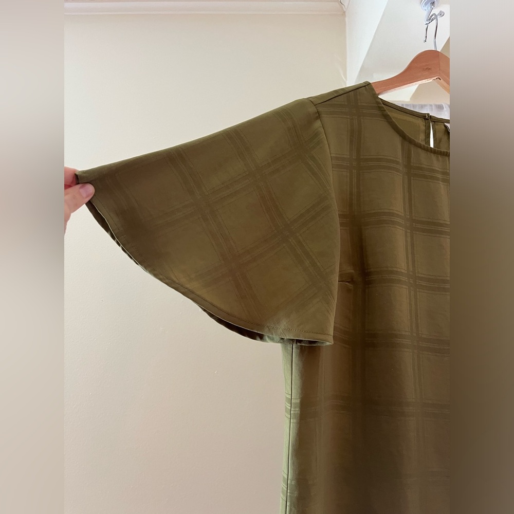 A New Day Flow-y Sleeve Top - Picture 7 of 9